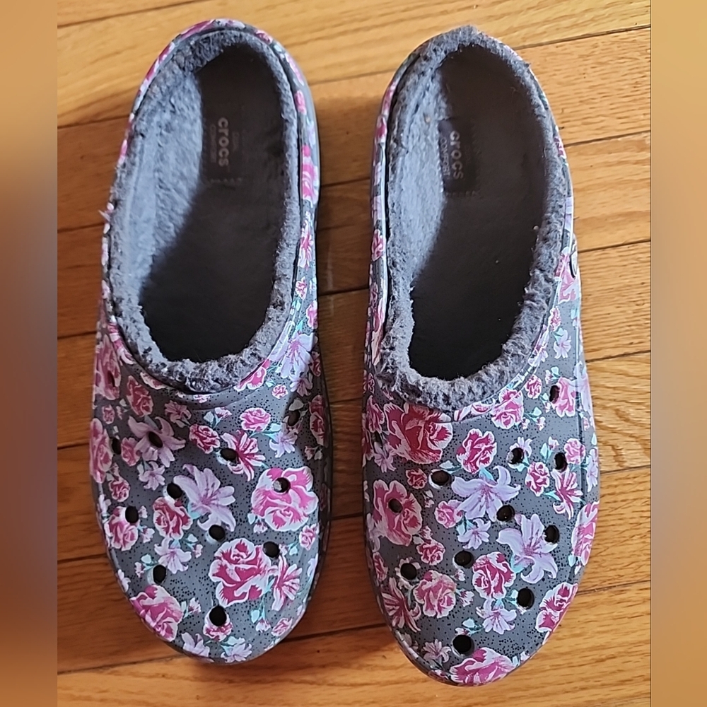 CROCS FREESAIL Women's Lined  Gray and Pink Floral Mules